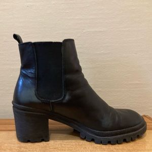 Chelsea booties / leather booties